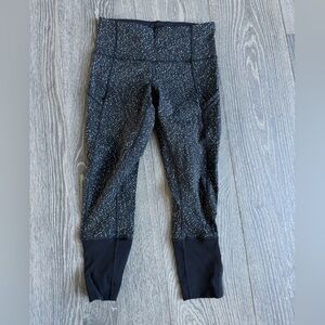 Lululemon Rebel Runner Crop in Magnetized Jacquard Black White / Black